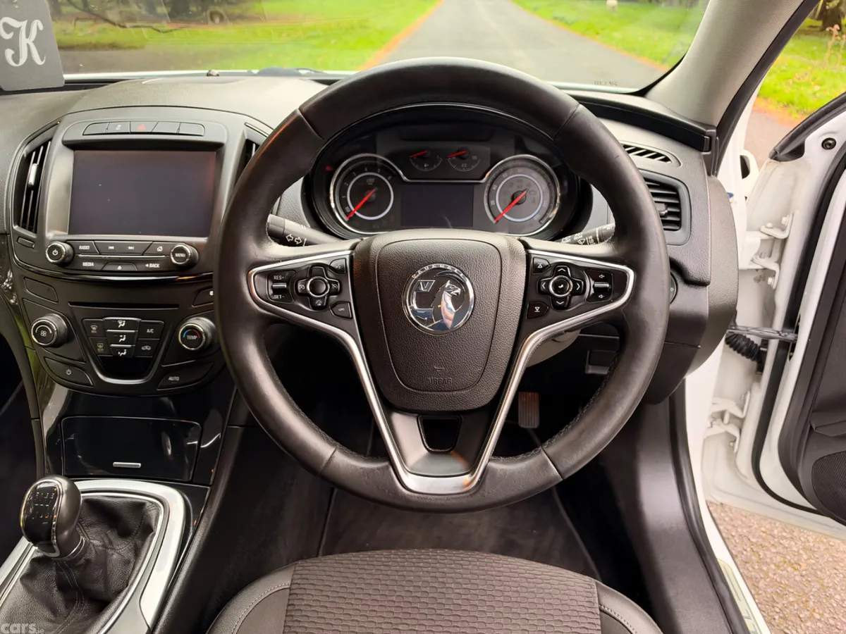 Vauxhall Insignia Hatchback, Diesel, 2016, White
