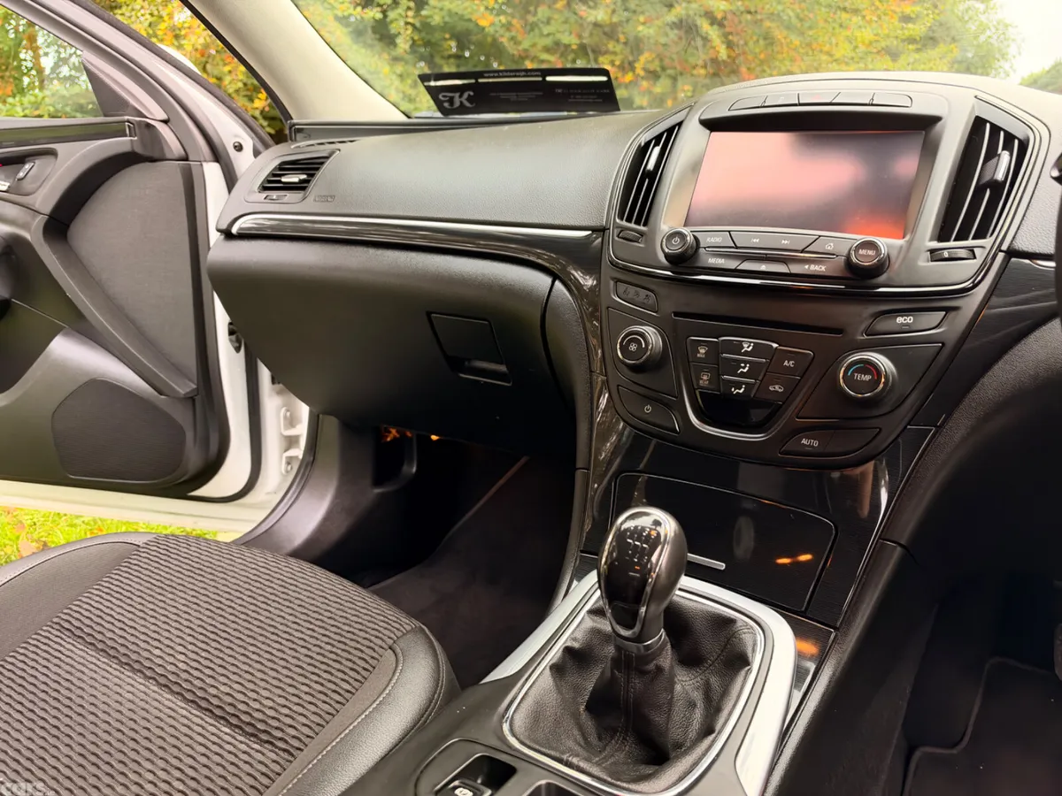 Vauxhall Insignia Hatchback, Diesel, 2016, White