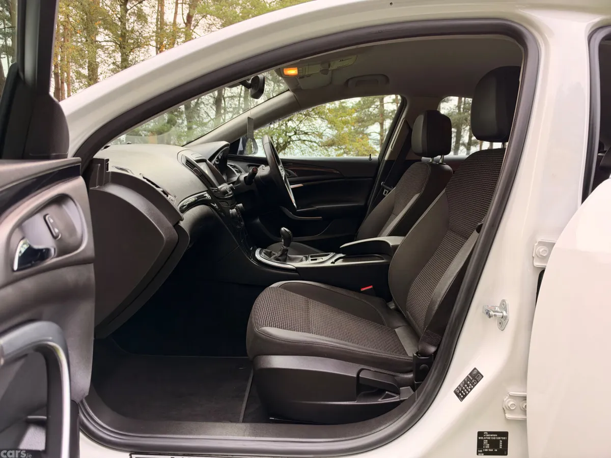 Vauxhall Insignia Hatchback, Diesel, 2016, White