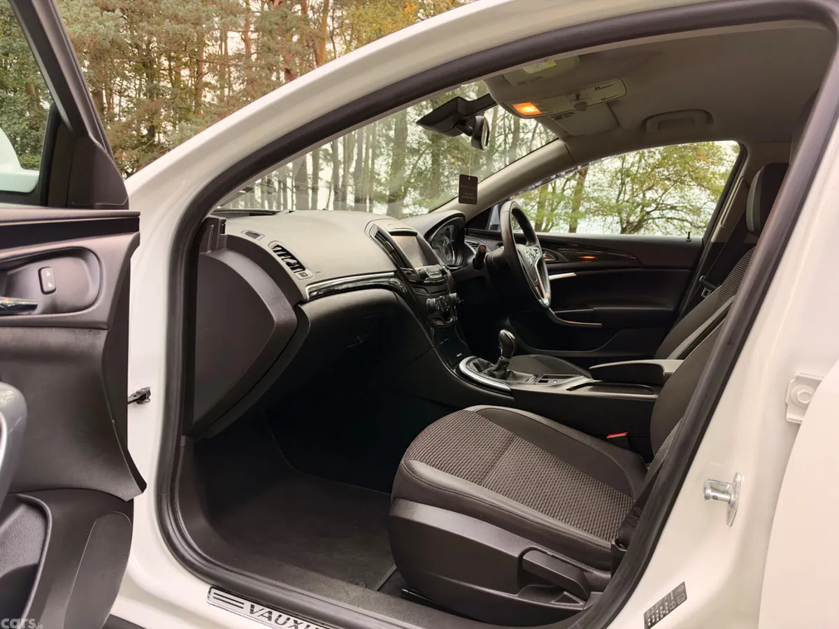 Vauxhall Insignia Hatchback, Diesel, 2016, White