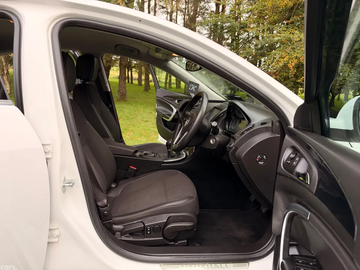 Vauxhall Insignia Hatchback, Diesel, 2016, White