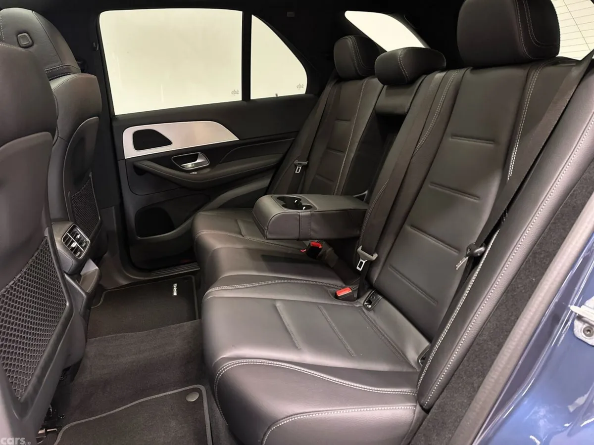 Mercedes-Benz GLE SUV, Petrol Plug-in Hybrid, 2026, Blue