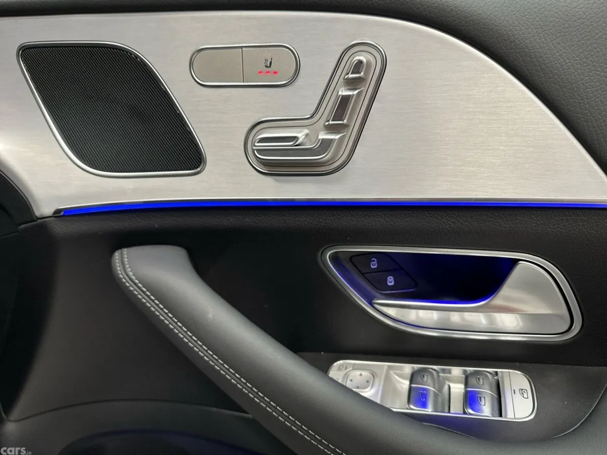 Mercedes-Benz GLE SUV, Petrol Plug-in Hybrid, 2026, Blue