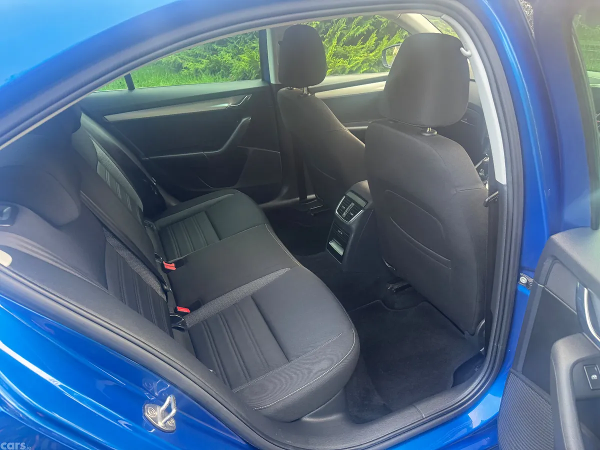 Skoda Octavia Saloon, Diesel, 2019, Blue