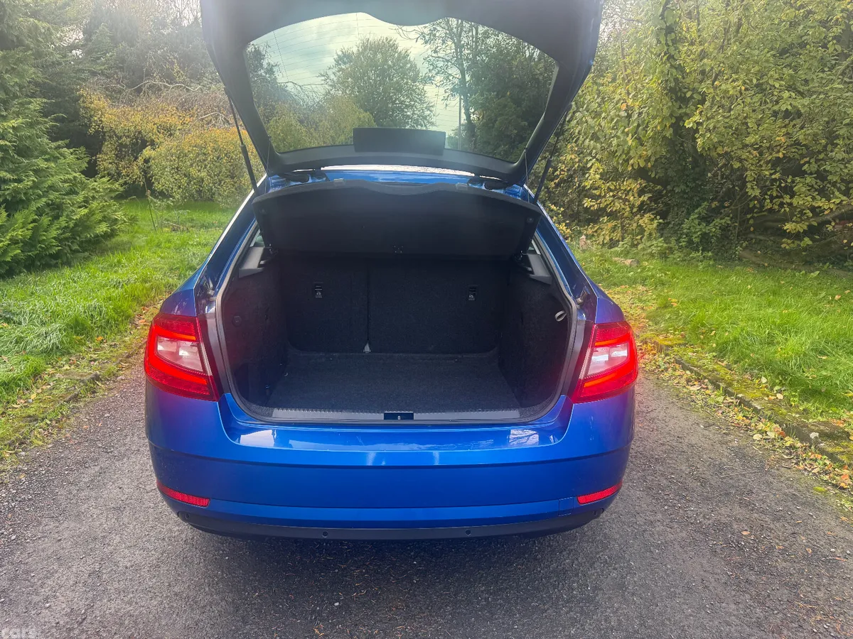 Skoda Octavia Saloon, Diesel, 2019, Blue