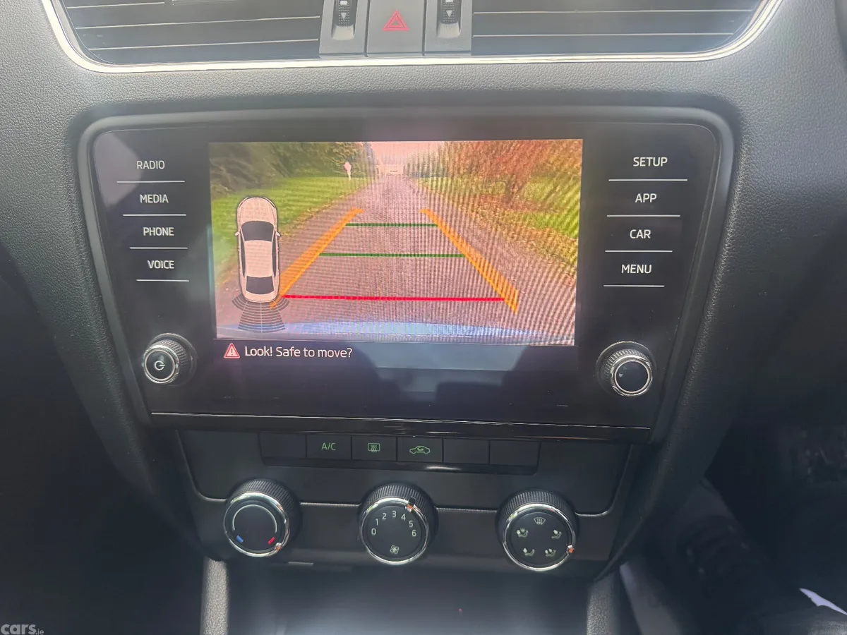 Skoda Octavia Saloon, Diesel, 2019, Blue