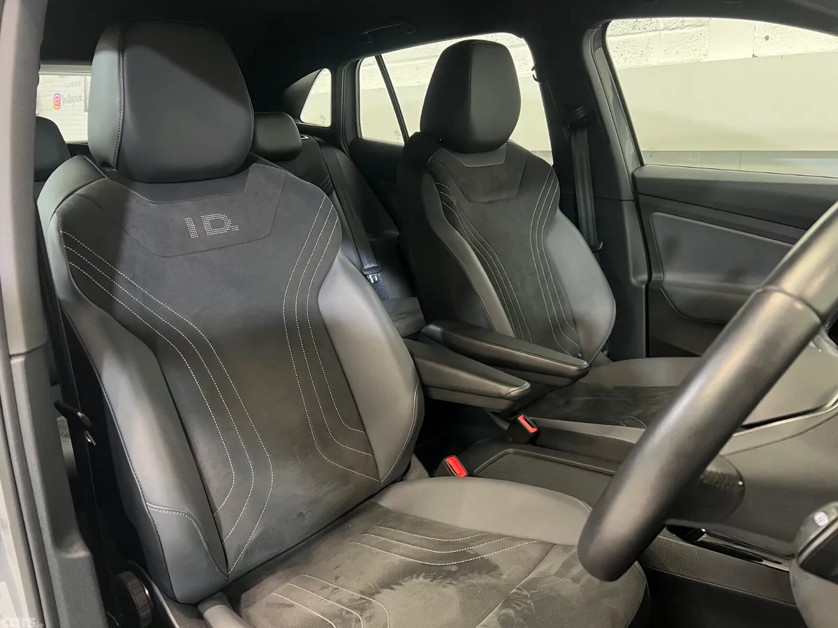 Volkswagen ID.4 SUV, Electric, 2024, Grey