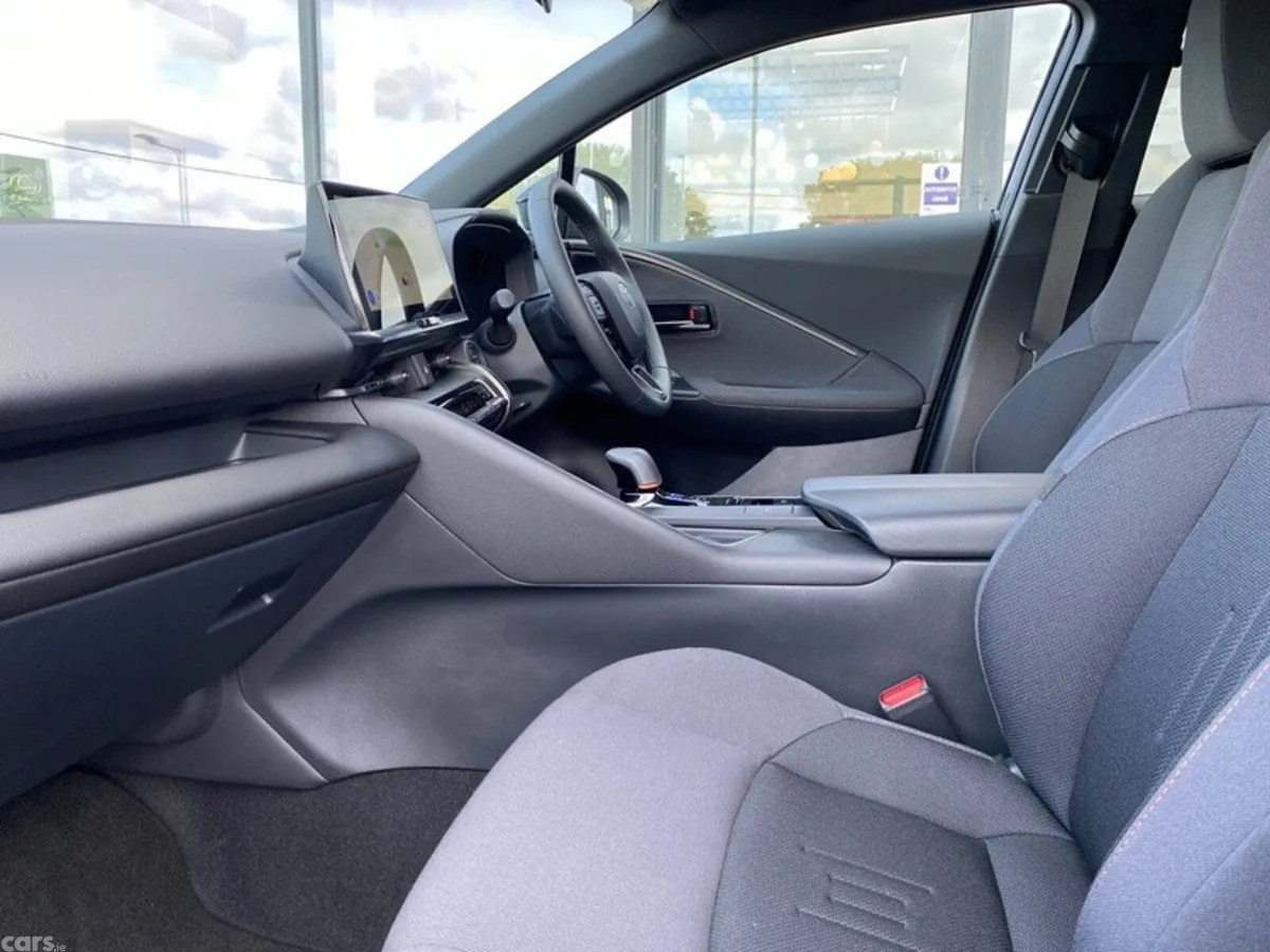 Toyota C-HR SUV, Petrol Hybrid, 2026, Blue