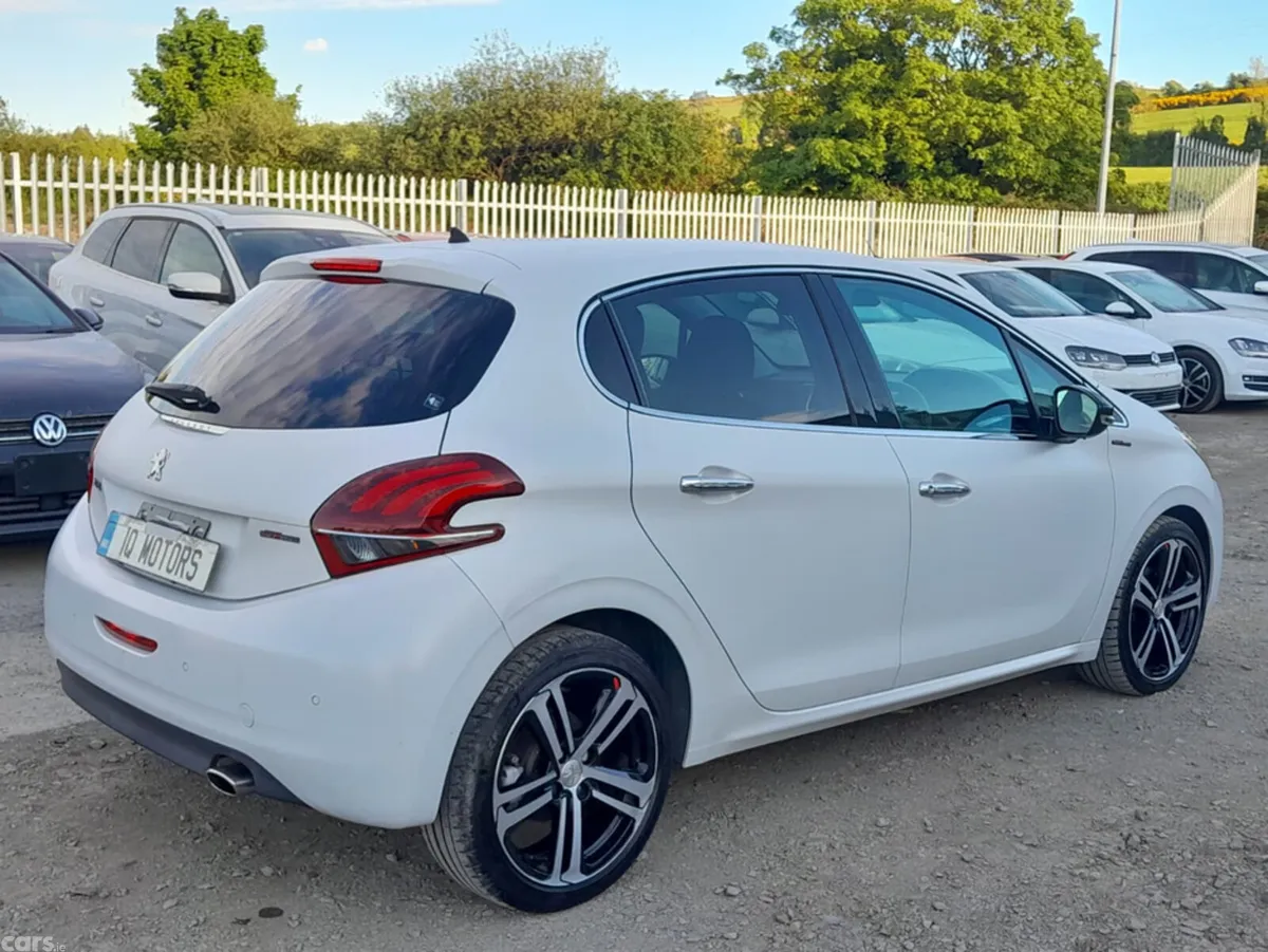Peugeot 208 Hatchback, Petrol, 2017, White
