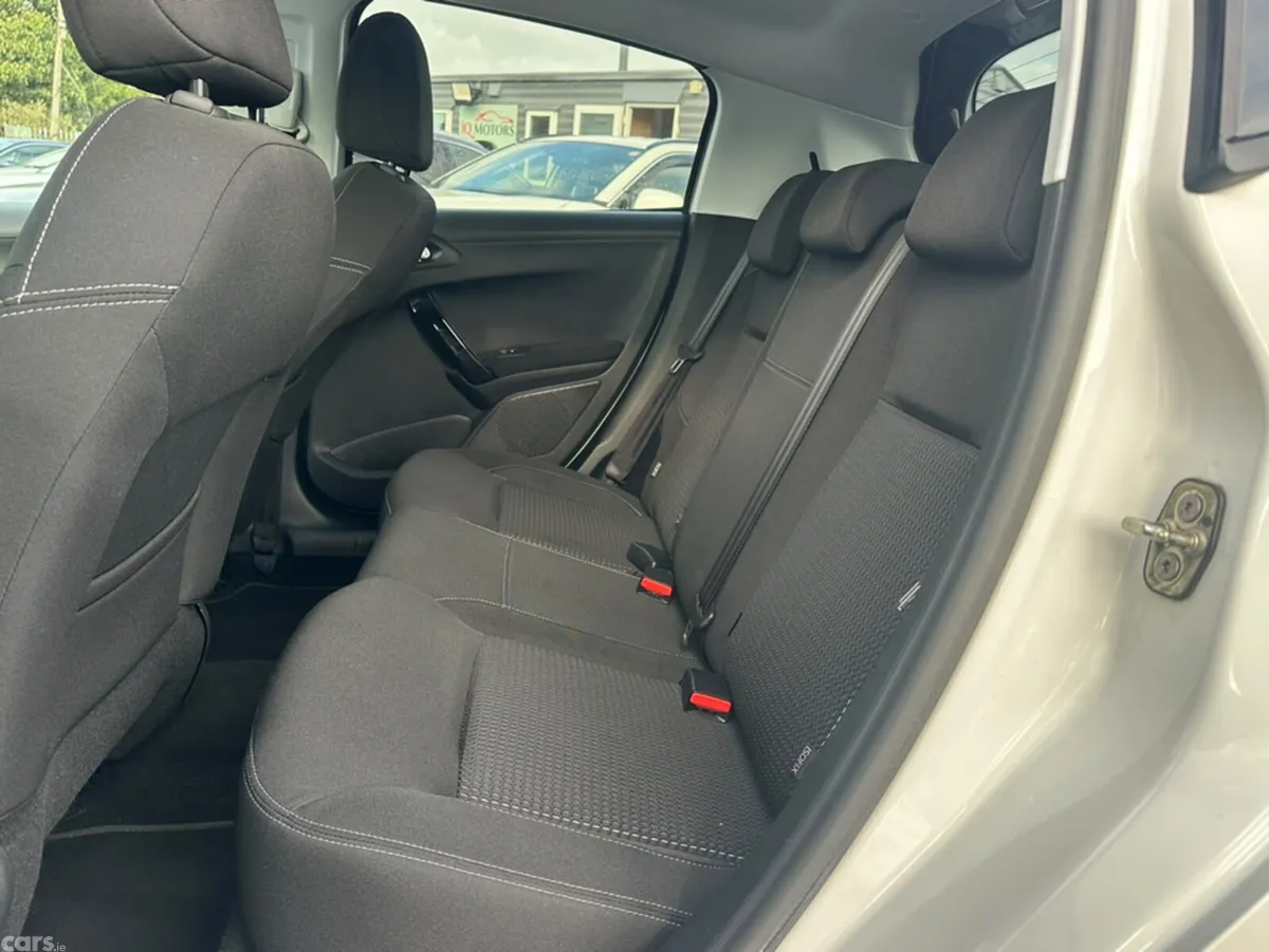 Peugeot 208 Hatchback, Petrol, 2017, White
