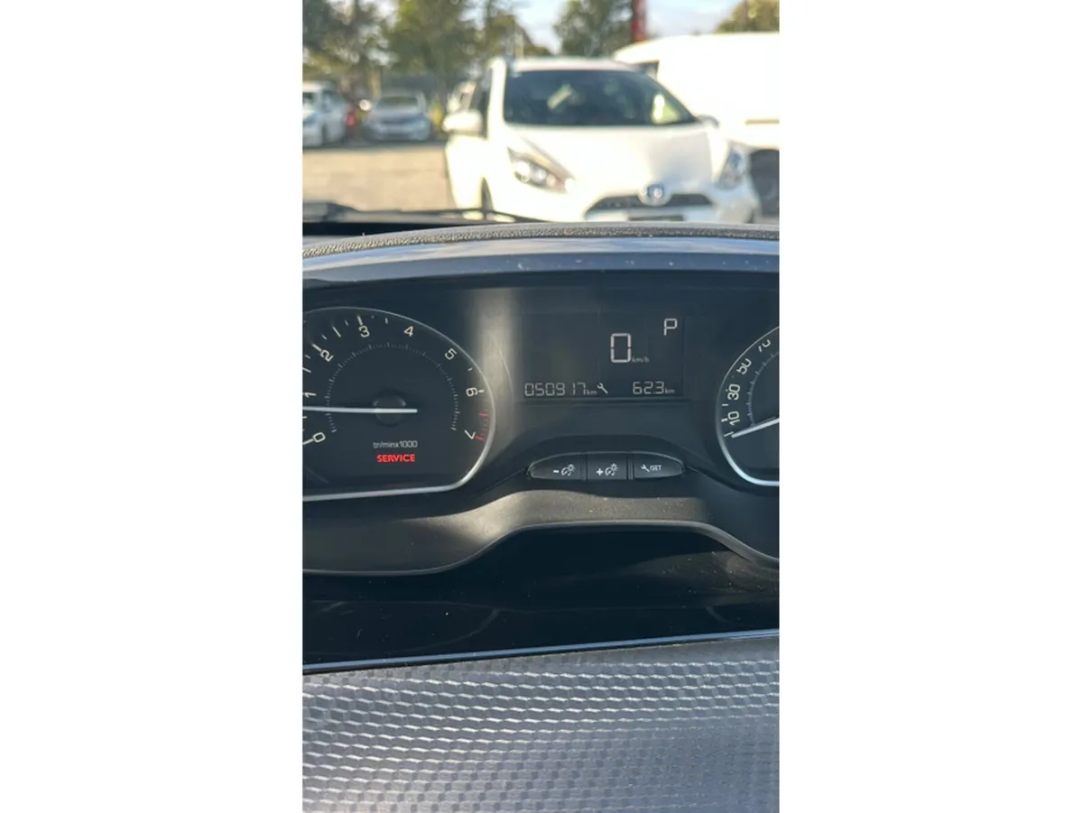 Peugeot 208 Hatchback, Petrol, 2017, White