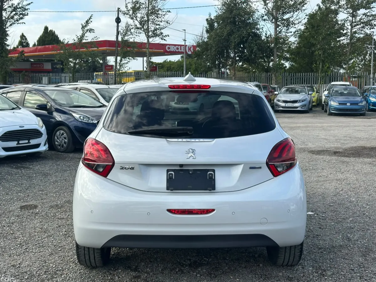 Peugeot 208 Hatchback, Petrol, 2017, White