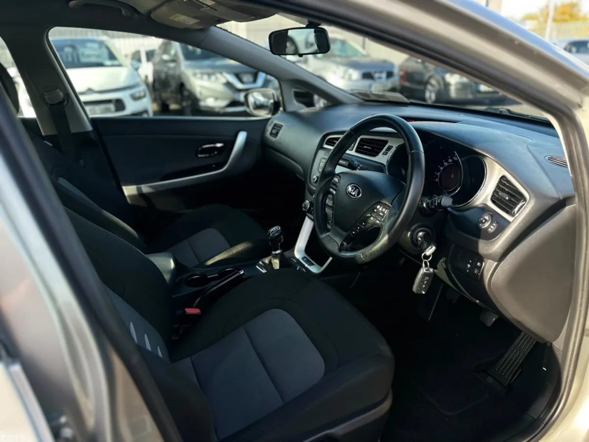 Kia Ceed Hatchback, Diesel, 2014, Silver