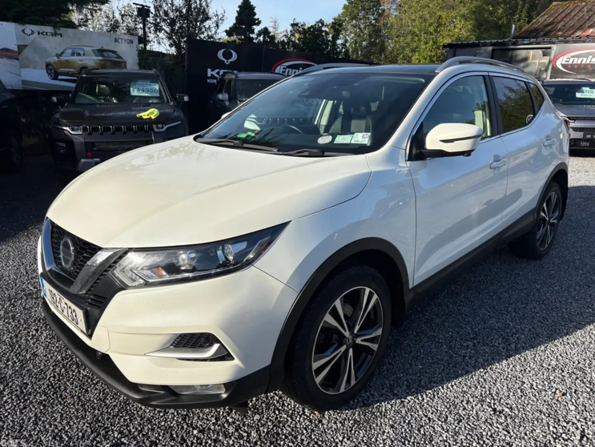 Nissan Qashqai MPV, Petrol, 2019, White