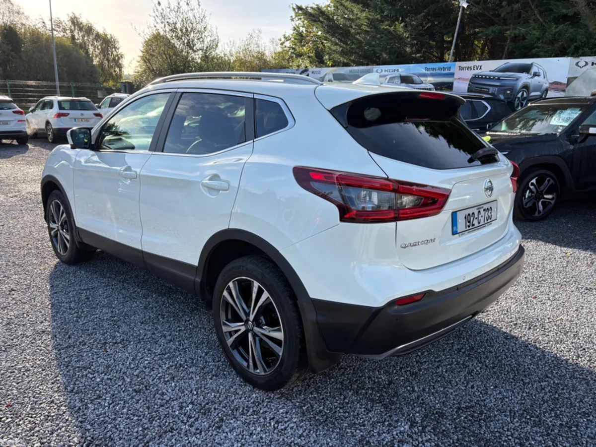 Nissan Qashqai MPV, Petrol, 2019, White