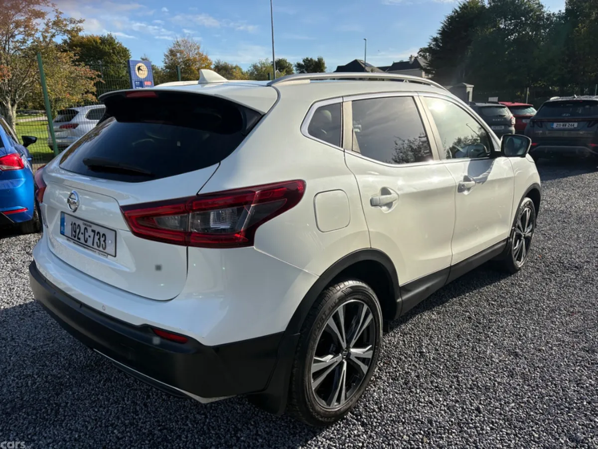Nissan Qashqai MPV, Petrol, 2019, White