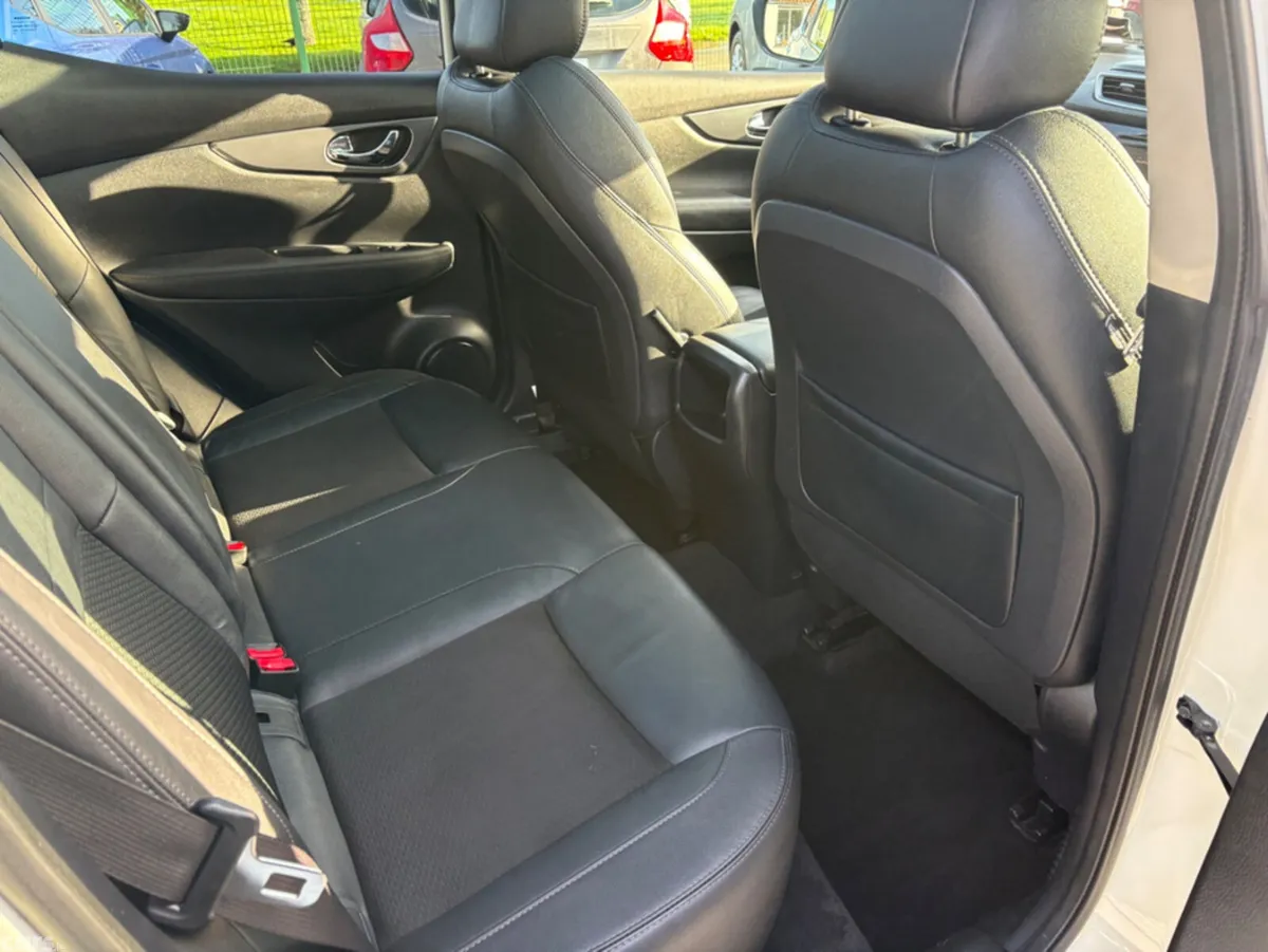 Nissan Qashqai MPV, Petrol, 2019, White