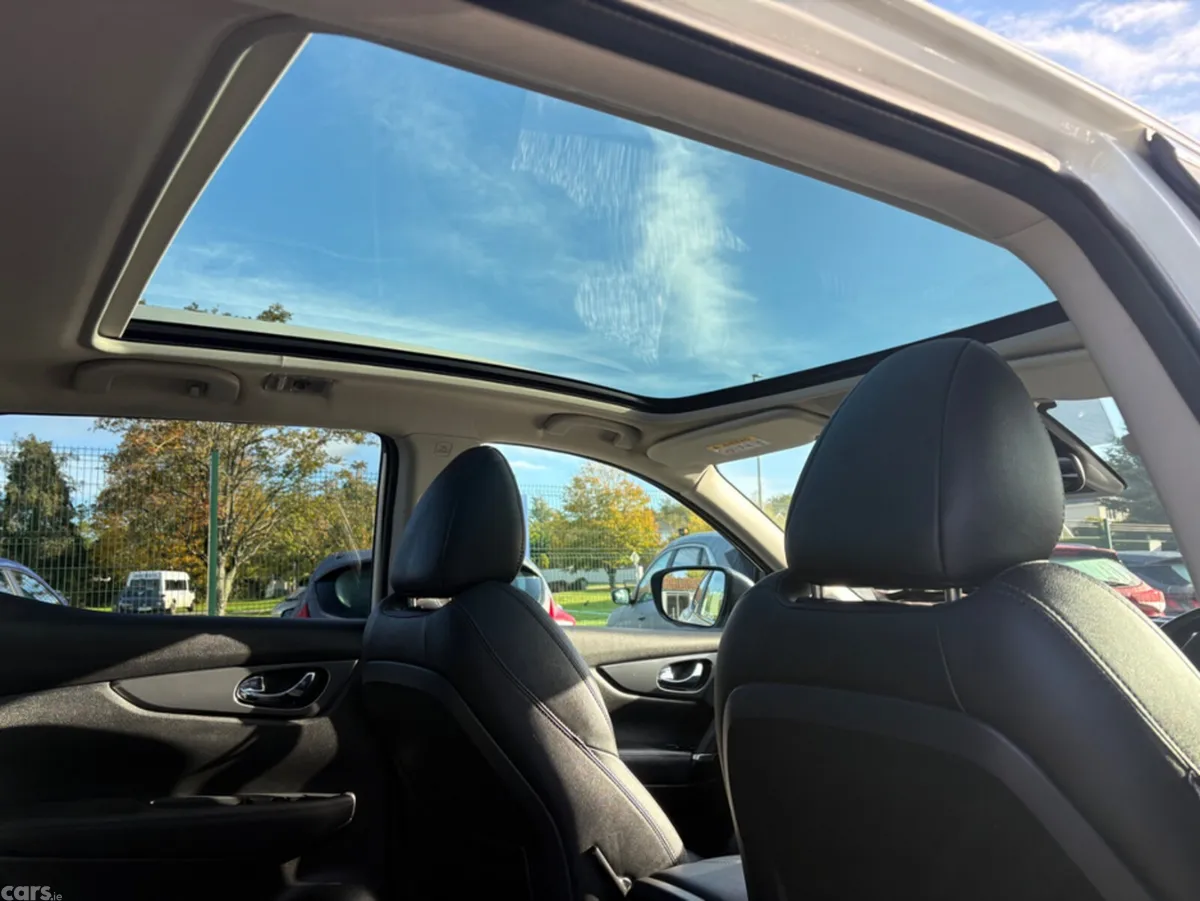 Nissan Qashqai MPV, Petrol, 2019, White