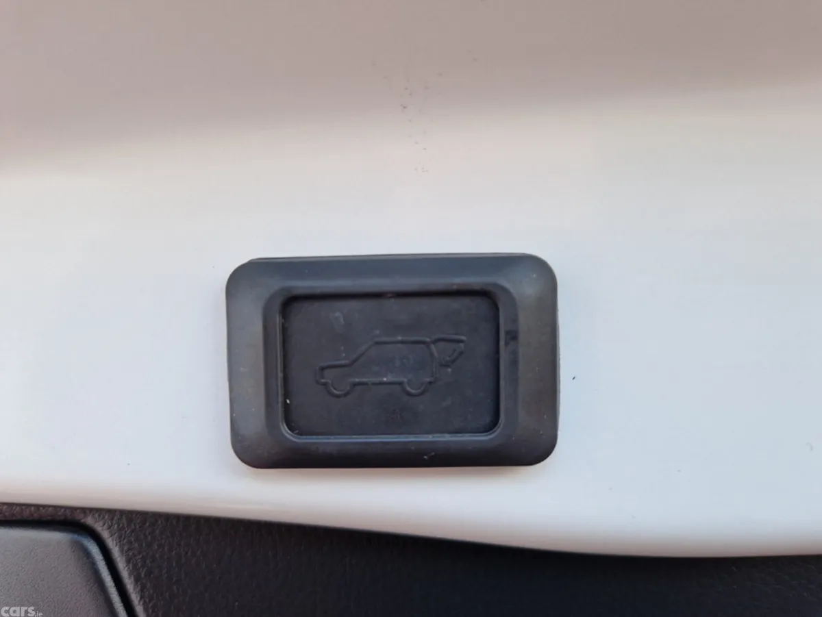 Toyota RAV4 SUV, Petrol Hybrid, 2019, White