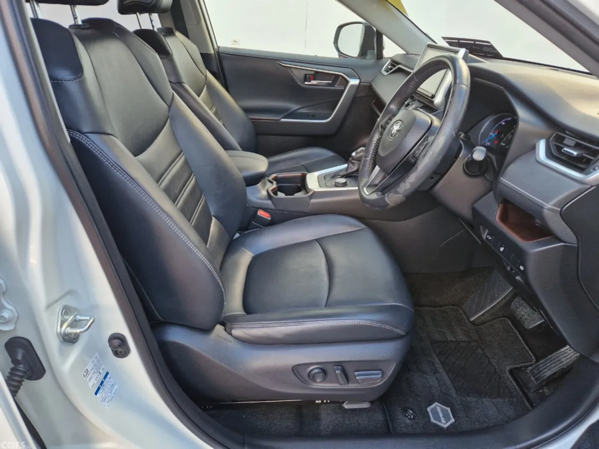Toyota RAV4 SUV, Petrol Hybrid, 2019, White