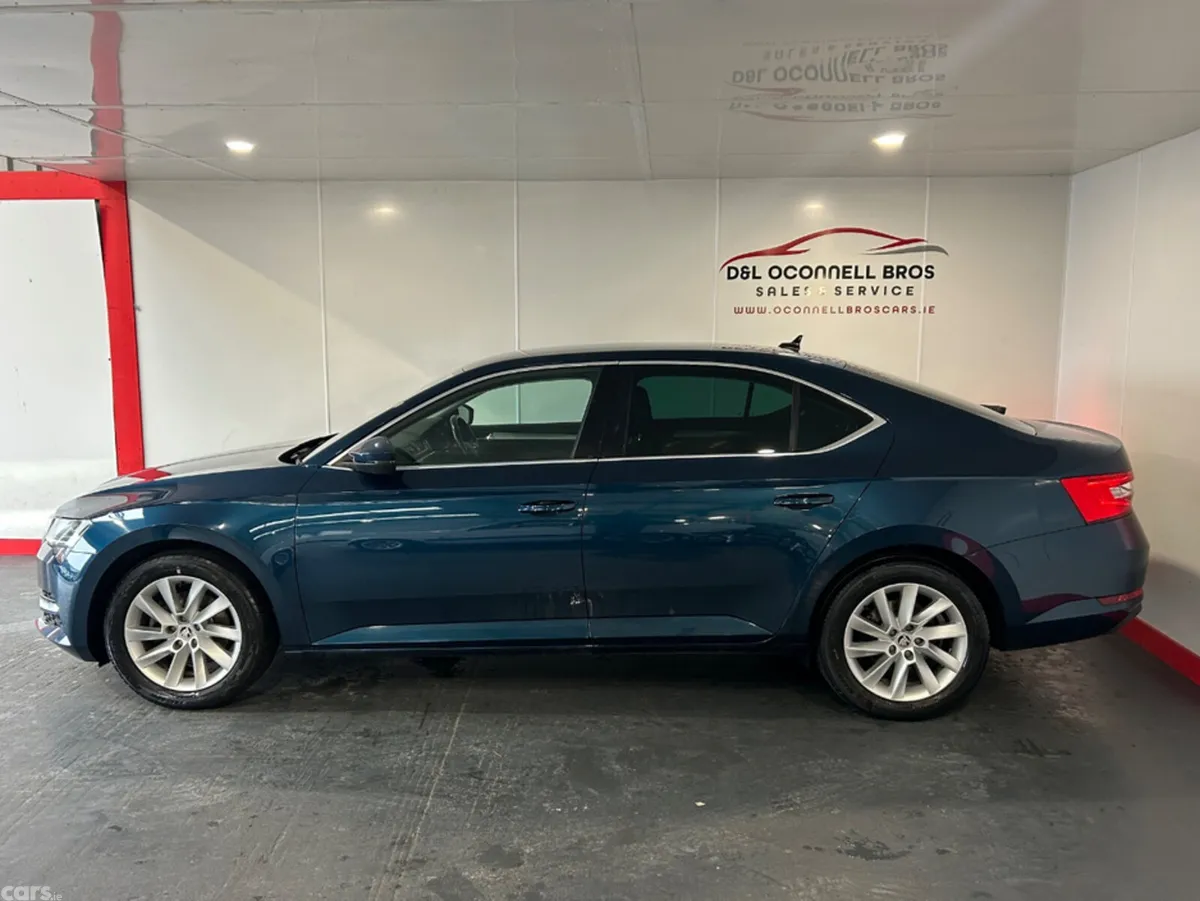 Skoda Superb Hatchback, Diesel, 2022, Blue