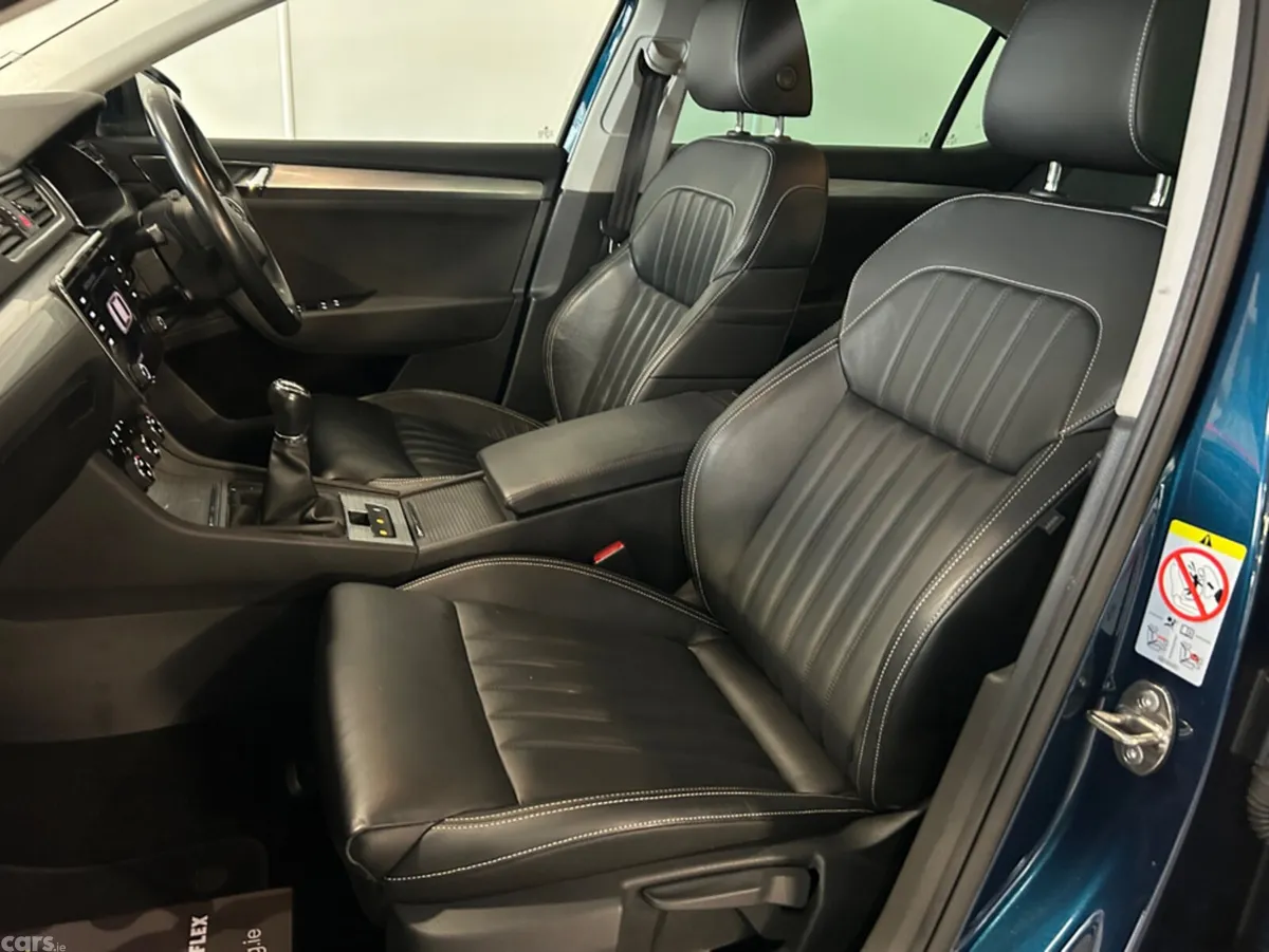 Skoda Superb Hatchback, Diesel, 2022, Blue