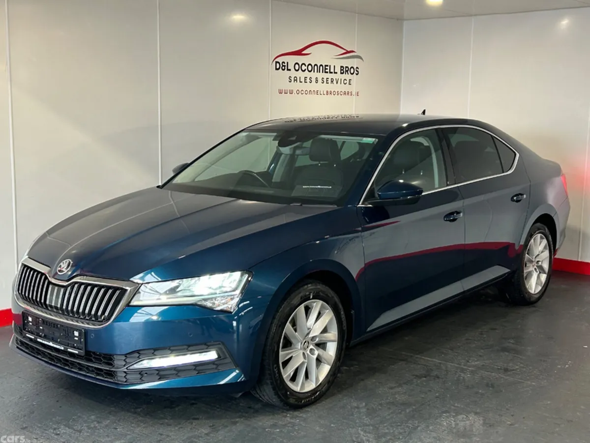 Skoda Superb Hatchback, Diesel, 2022, Blue