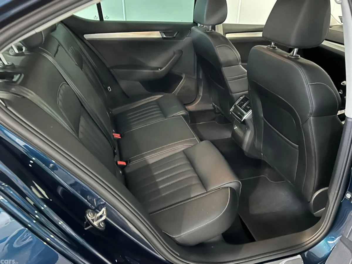 Skoda Superb Hatchback, Diesel, 2022, Blue