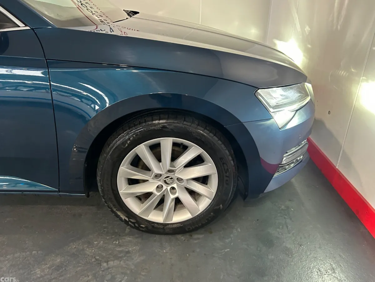 Skoda Superb Hatchback, Diesel, 2022, Blue