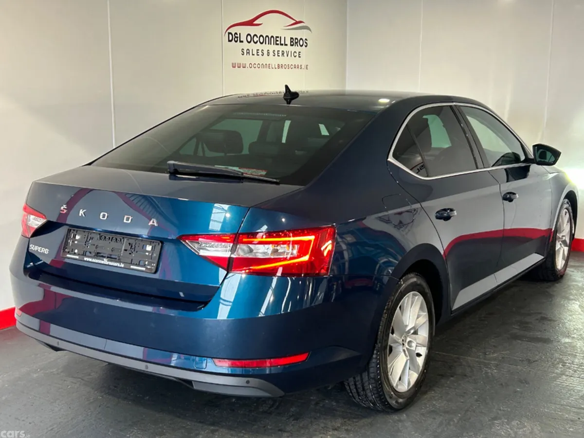 Skoda Superb Hatchback, Diesel, 2022, Blue