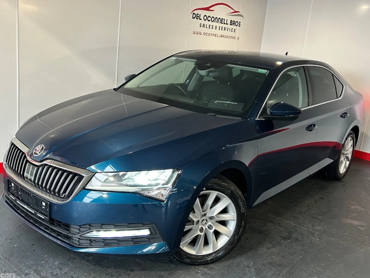 Skoda Superb Hatchback, Diesel, 2022, Blue