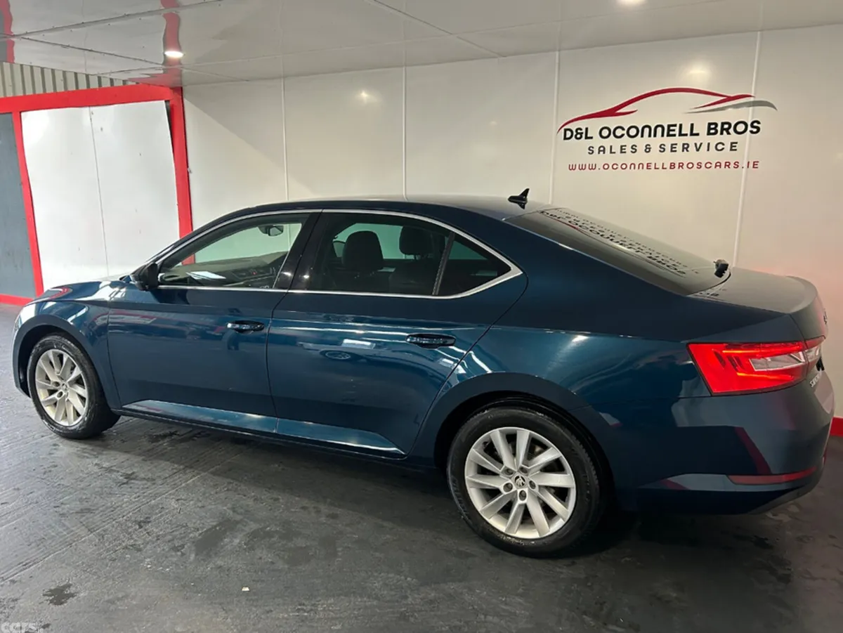 Skoda Superb Hatchback, Diesel, 2022, Blue