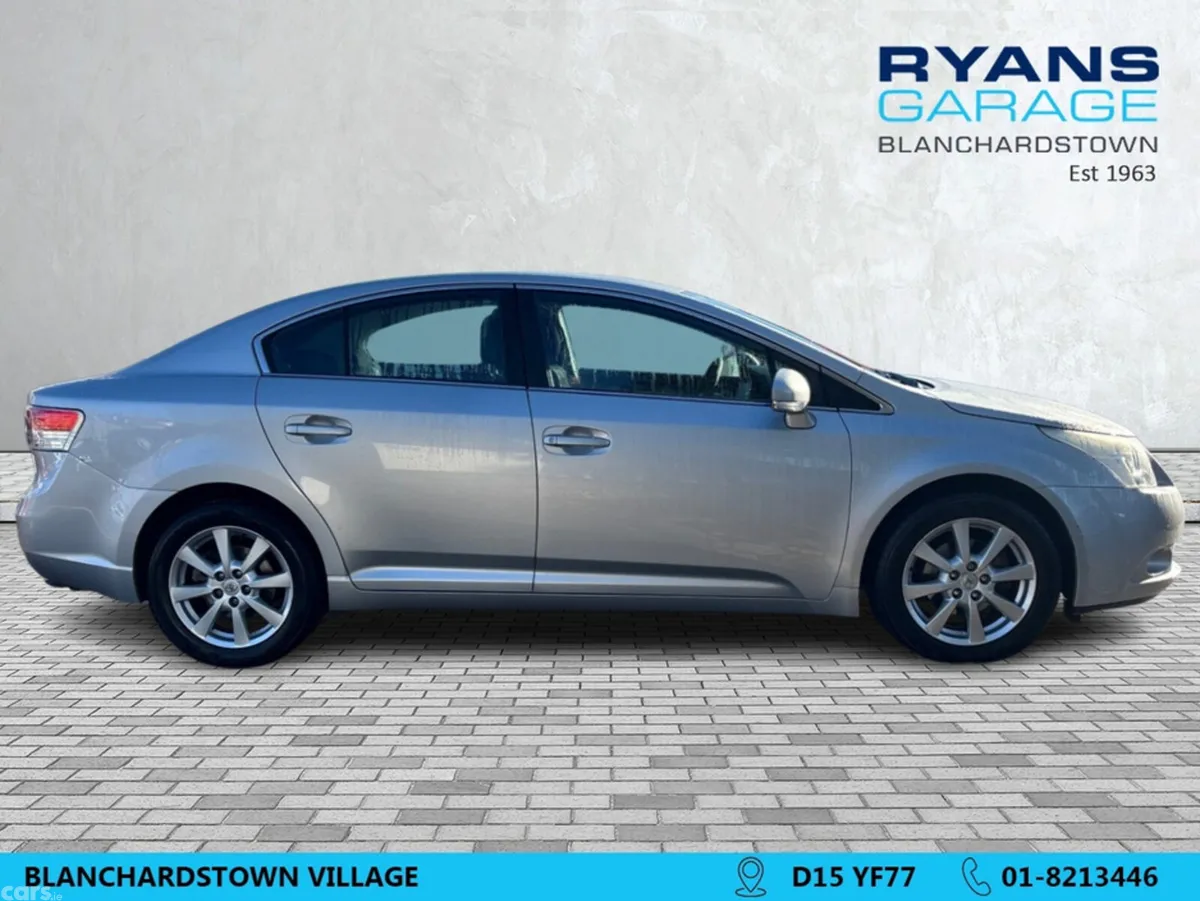 Toyota Avensis Saloon, Petrol, 2011, Silver
