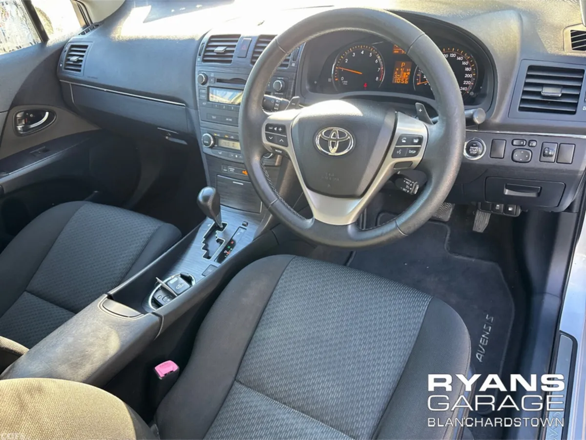 Toyota Avensis Saloon, Petrol, 2011, Silver