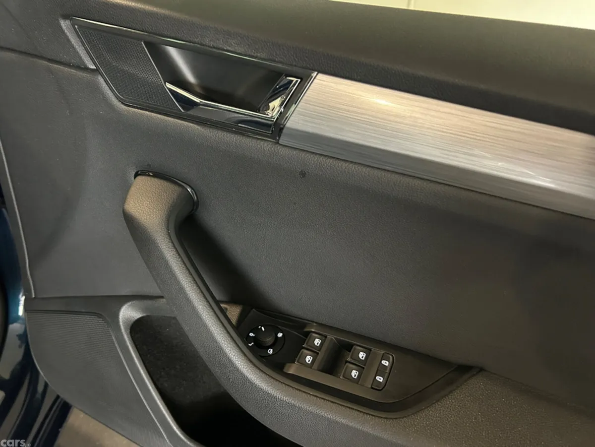 Skoda Superb Hatchback, Diesel, 2022, Blue