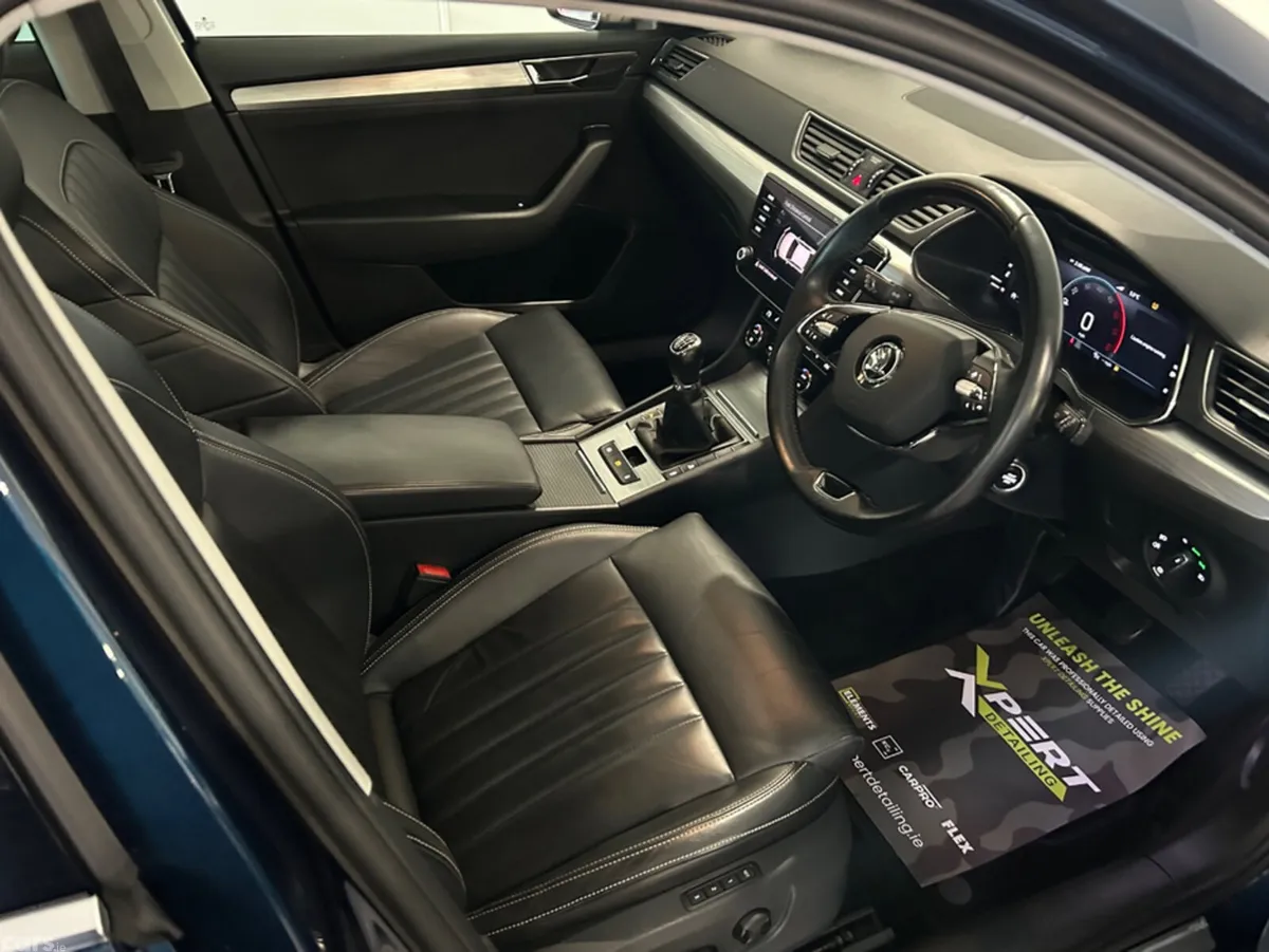 Skoda Superb Hatchback, Diesel, 2022, Blue