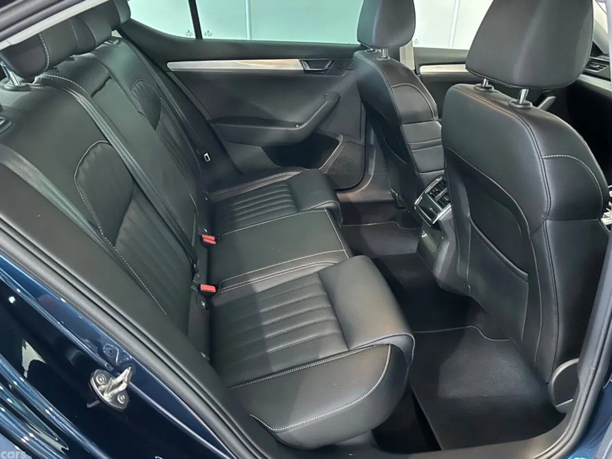 Skoda Superb Hatchback, Diesel, 2022, Blue