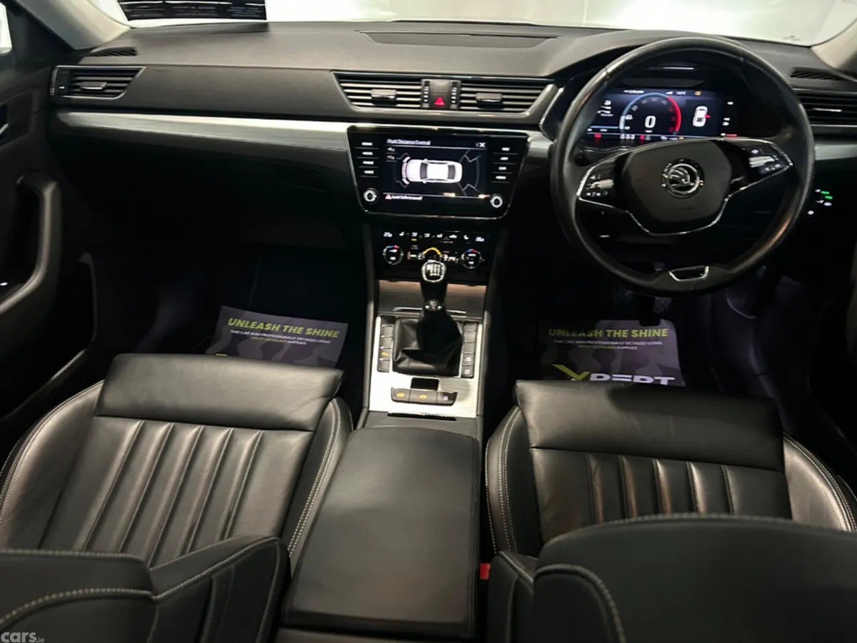 Skoda Superb Hatchback, Diesel, 2022, Blue