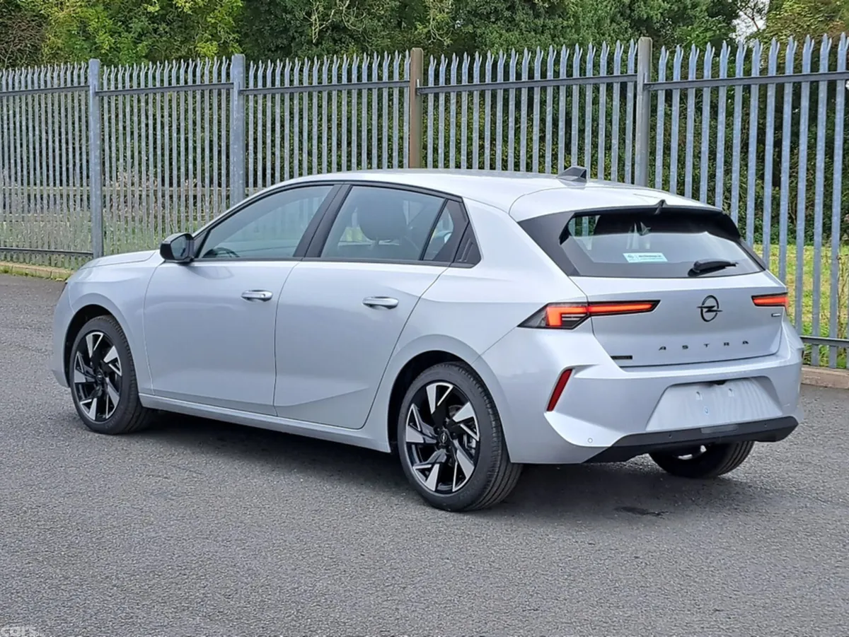 Opel Astra Hatchback, Petrol Hybrid, 2027, Silver
