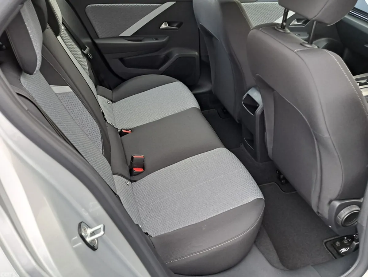 Opel Astra Hatchback, Petrol Hybrid, 2027, Silver