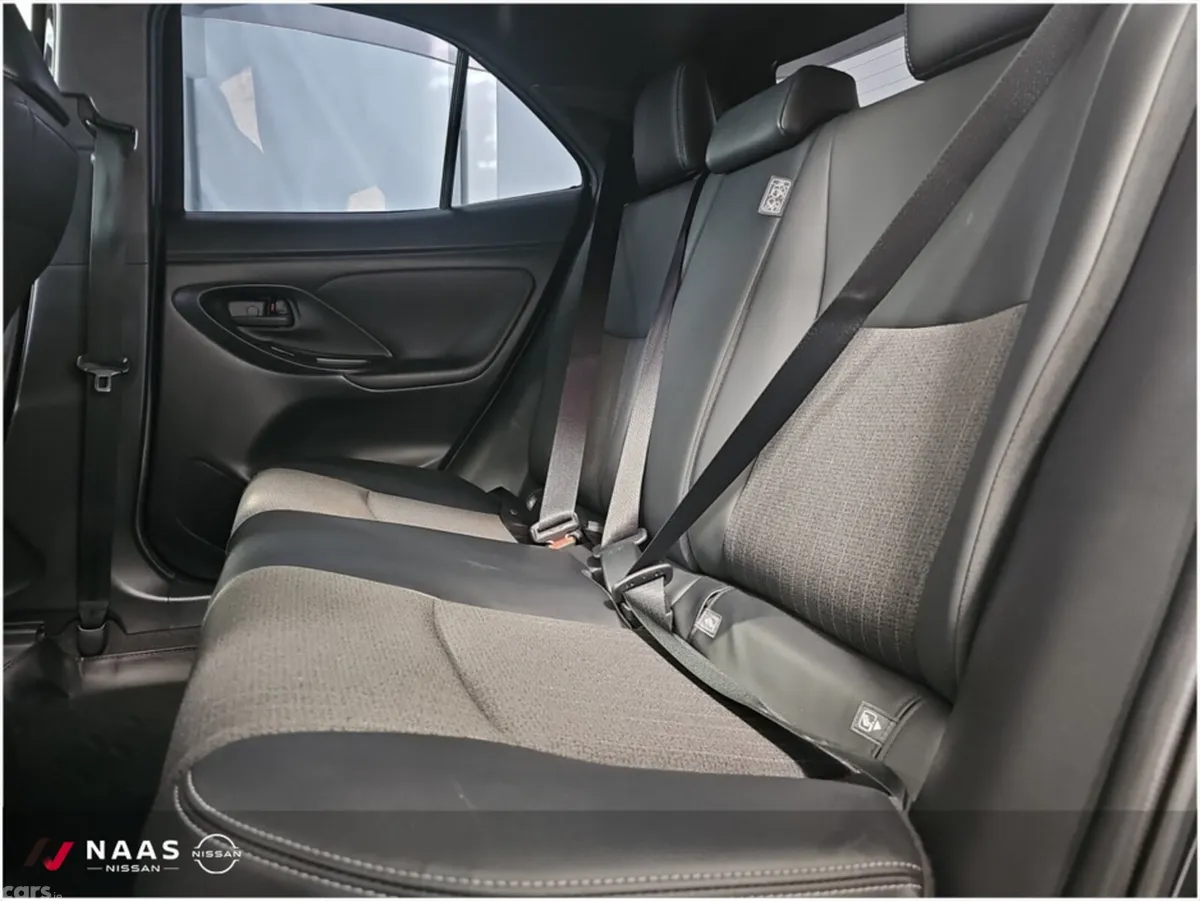 Toyota Yaris Cross Hatchback, Petrol Hybrid, 2023, Black