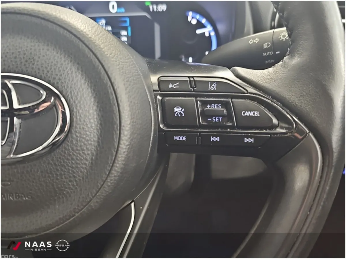 Toyota Yaris Cross Hatchback, Petrol Hybrid, 2023, Black