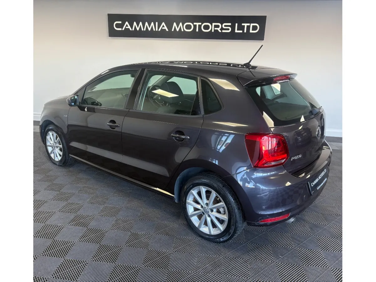 Volkswagen Polo Hatchback, Petrol, 2015, Grey