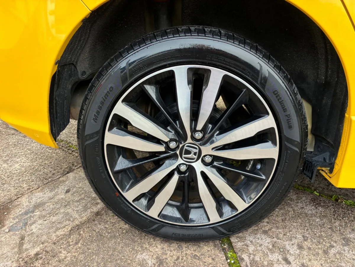 Honda Fit Hatchback, Petrol Hybrid, 2018, Yellow