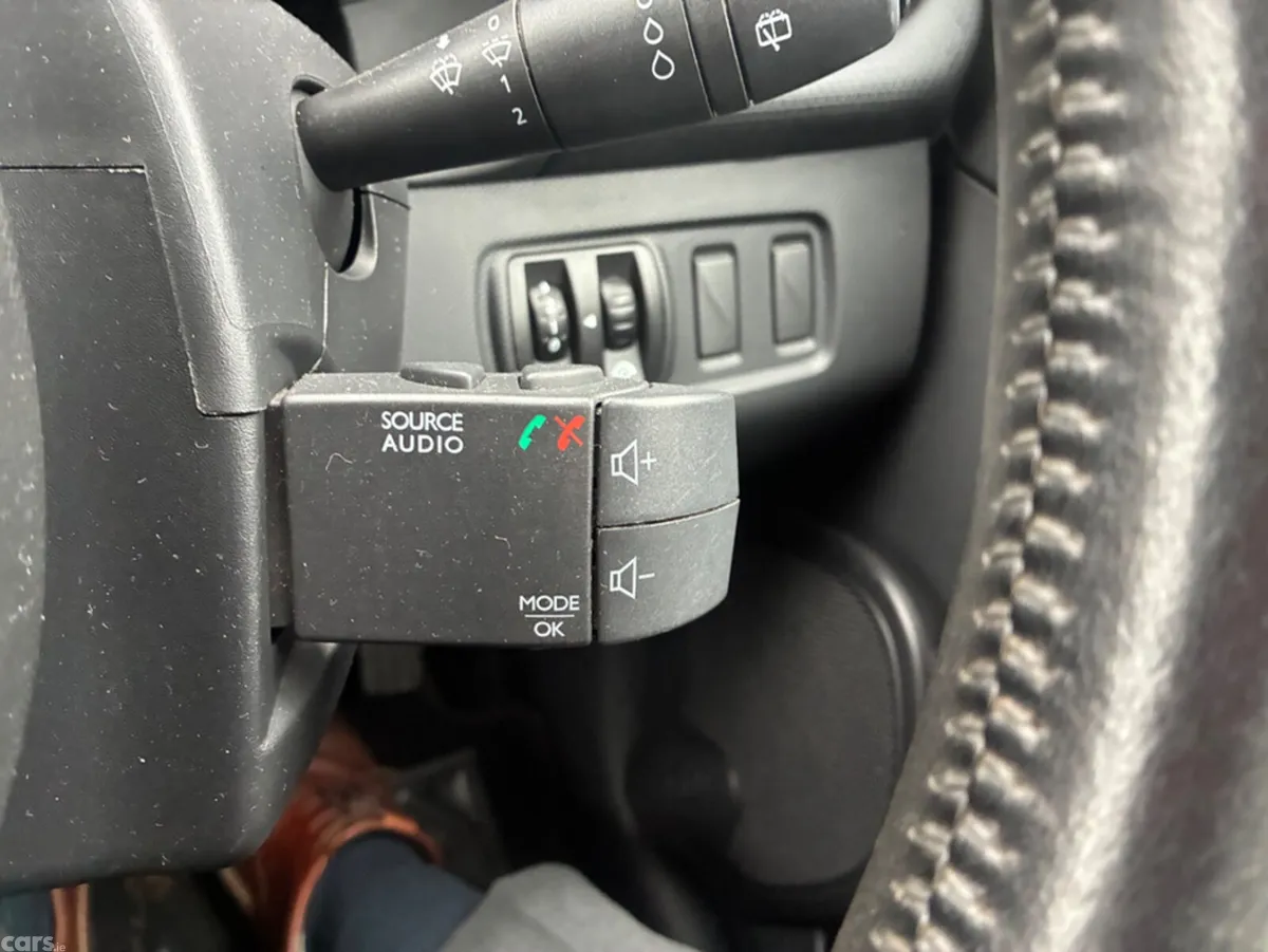 Renault Clio Hatchback, Petrol, 2013, Black