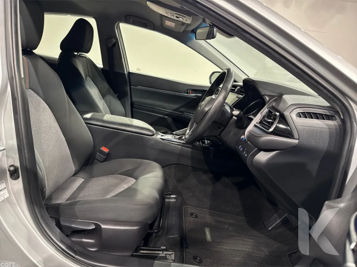 Toyota Camry Saloon, Petrol Hybrid, 2021, Silver