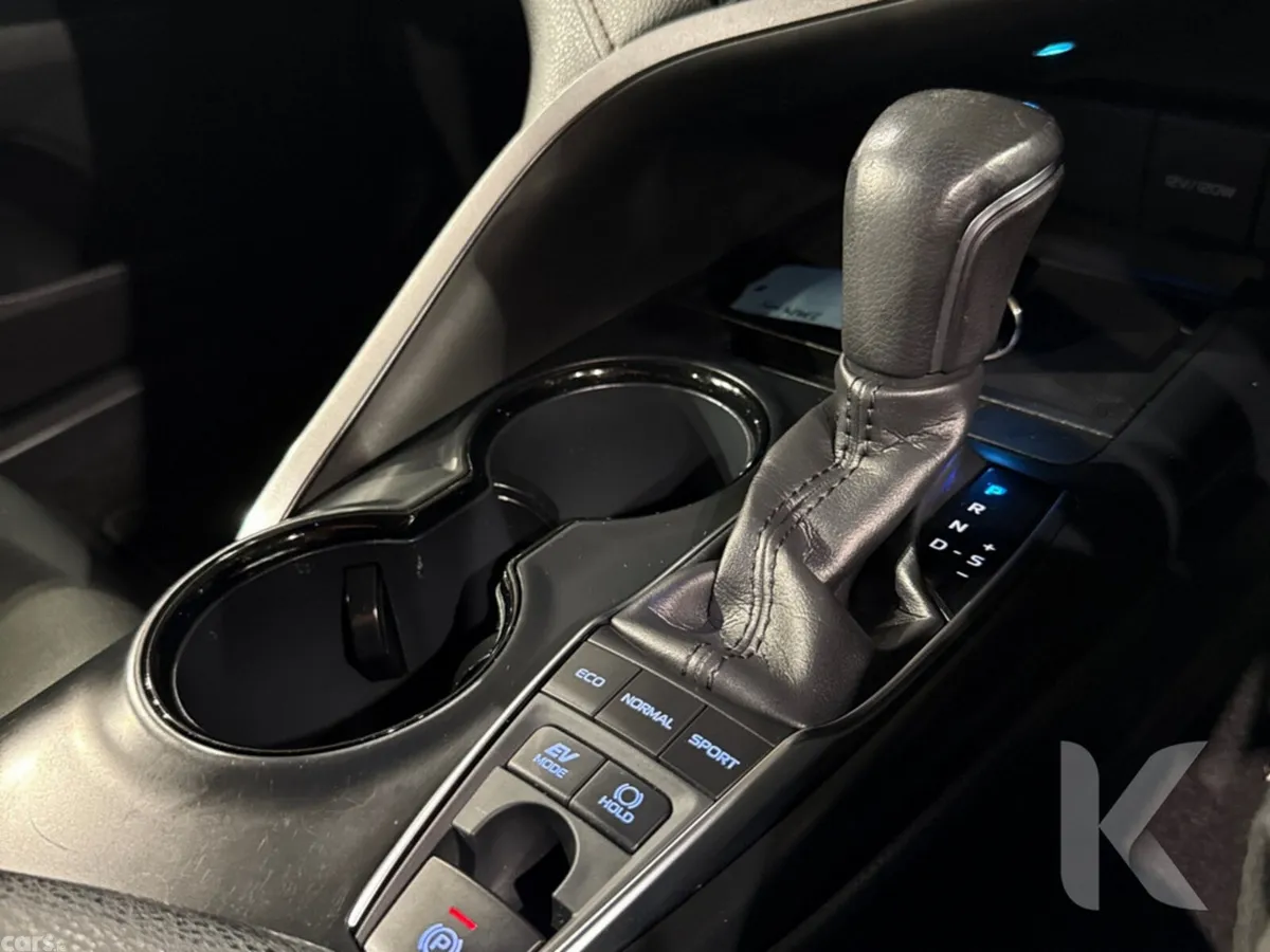 Toyota Camry Saloon, Petrol Hybrid, 2021, Silver