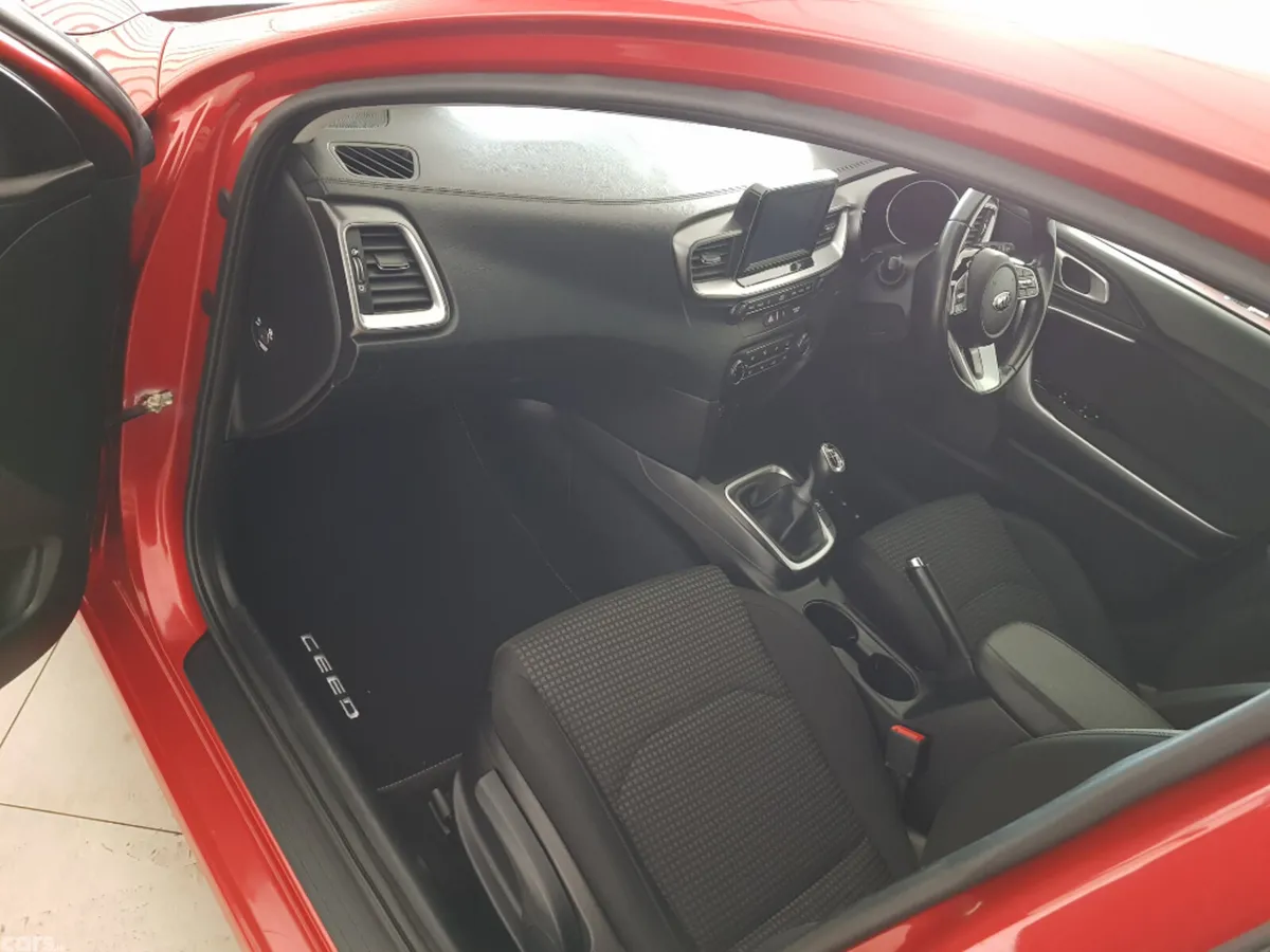 Kia Ceed Hatchback, Diesel, 2020, Red