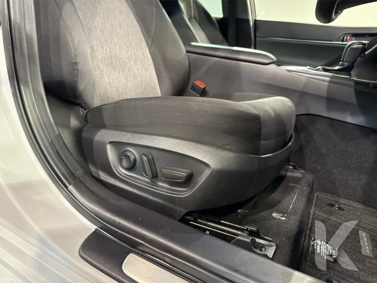 Toyota Camry Saloon, Petrol Hybrid, 2023, White