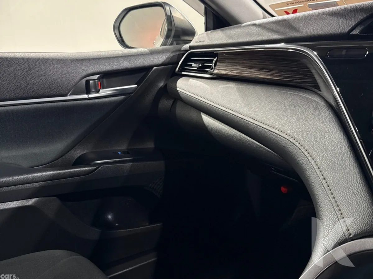 Toyota Camry Saloon, Petrol Hybrid, 2021, Silver